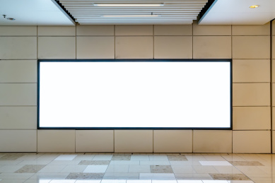 地铁站空白灯箱广告