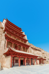 中国甘肃敦煌莫高窟老建筑九层楼全景图