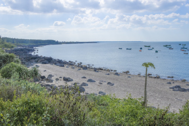 中国海南儋州龙门山景区海滨风光