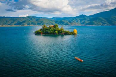 云南泸沽湖洛克岛风光