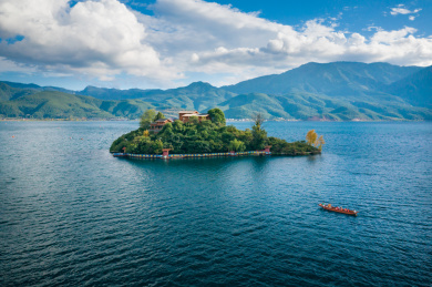 云南泸沽湖洛克岛风光