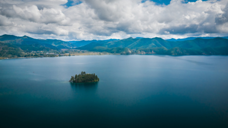 云南泸沽湖洛克岛风光