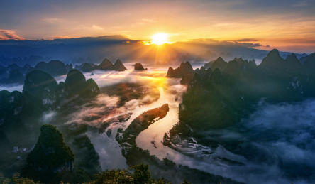 桂林阳朔相公山日出