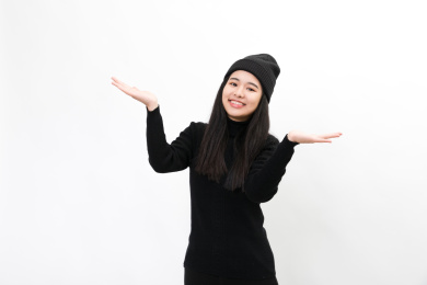 甜美女生双手张开开心笑