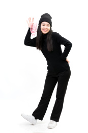 年轻女生手拿购物车展示