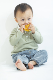 可爱的两岁小男孩