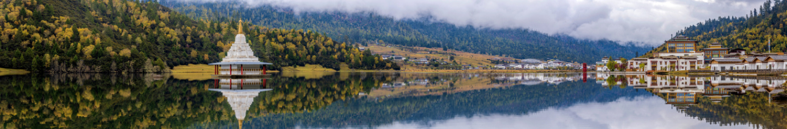 中国西藏林芝鲁朗扎塘鲁措湖全景风光