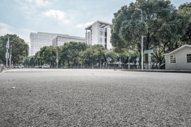 无人现代商业建筑局部与地面