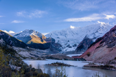 中国西藏林芝波密米堆冰川