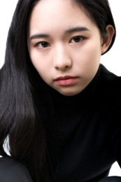 年轻女性肖像脸部特写