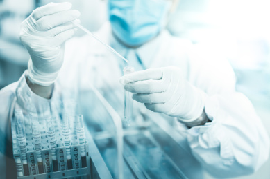 试管操作检验与样本双重曝光合成图