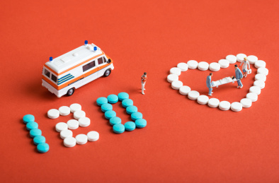 120心形药片救护车急救患者