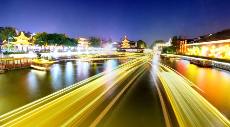 南京秦淮河夫子庙码头与游船夜景全景长曝光