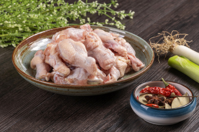 一盘鲜鸡翅特写