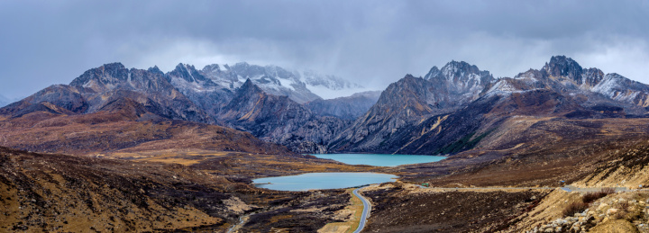 中国四川省甘孜藏族自治州巴塘县姊妹湖