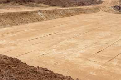 施工场地上平整的地基