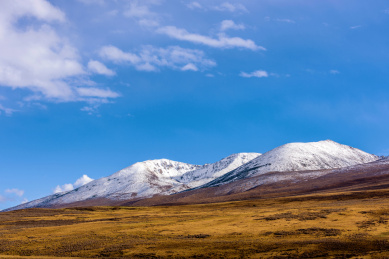 中国西藏阿里高原草原无人旷野蓝天云海风光
