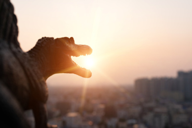 棘龙与现代建筑及太阳