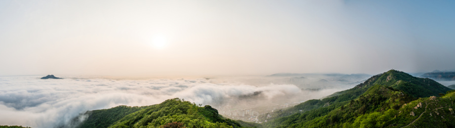 平流雾中的青岛风光