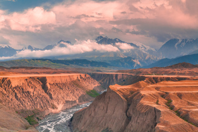 中国新疆安集海大峡谷日出景观