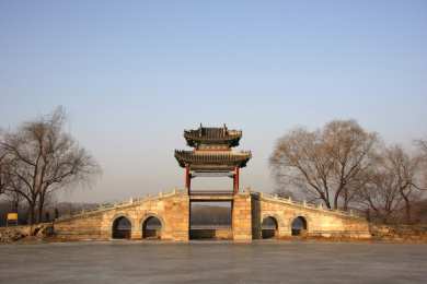 中国北京颐和园中的柳桥