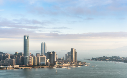 福建省厦门市现代高层建筑夕阳远景俯拍图