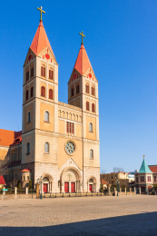 中国山东青岛圣弥厄尔天主大教堂