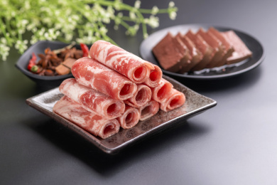 涮火锅食材肥牛片牛肉片特写