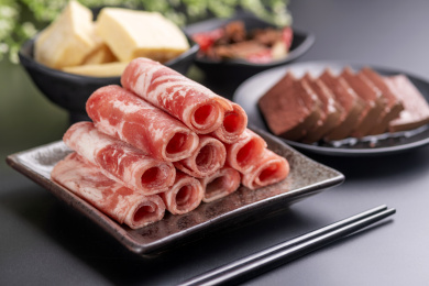 涮火锅食材肥牛片牛肉片特写