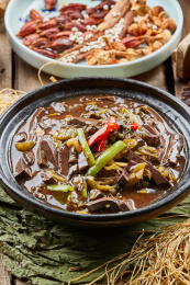 酸汤鸭血粉丝煲