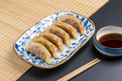 一盘煎饺锅贴特写