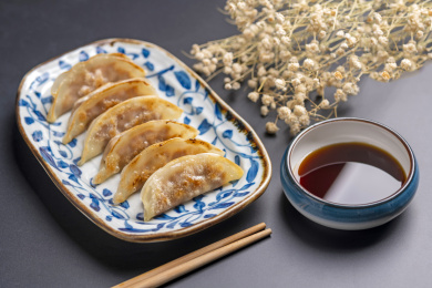 一盘煎饺锅贴特写