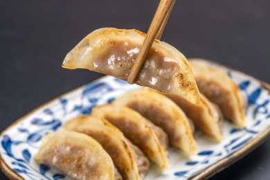 一盘煎饺锅贴特写