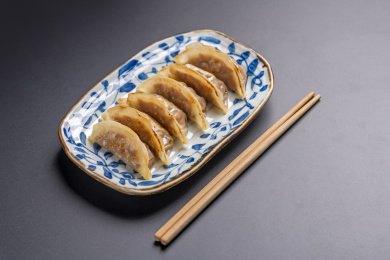 一盘煎饺锅贴特写