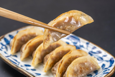 一盘煎饺锅贴特写