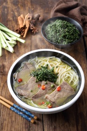 大土碗里的重庆藤椒牛肉米线