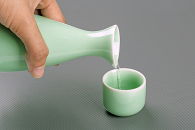 酒壶酒杯酒具特写