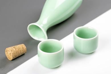 酒壶酒杯酒具特写