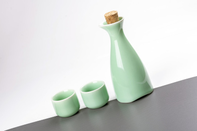 酒壶酒杯酒具特写