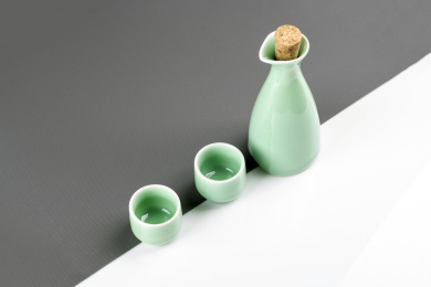 酒壶酒杯酒具特写