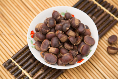 盘子里的板栗子