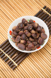 盘子里的板栗子