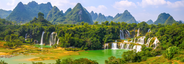 广西户外大瀑布景观