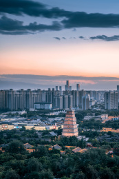 西安高新区为背景的大雁塔夜景
