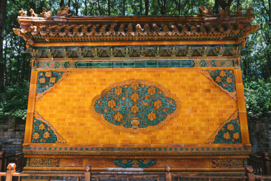 中国湖北省钟祥市明显陵明楼的琉璃影壁