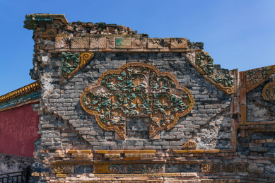 中国湖北省钟祥市明显陵棱恩门旁的琉璃影壁