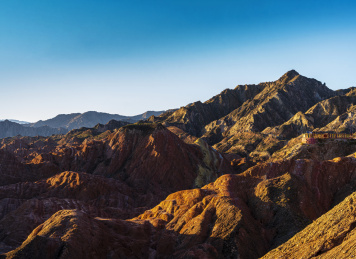 晨光中的甘肃张掖七彩丹霞地貌群
