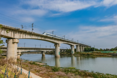 江苏省南京市秦淮河京沪高铁桥梁建筑
