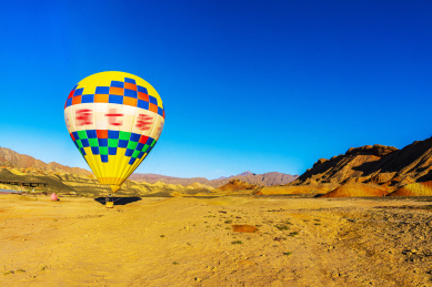 秋季蓝天下的的甘肃张掖七彩丹霞地貌群