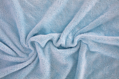 皱状纹理的蓝色毛绒浴巾布料